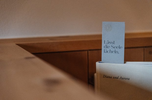 Detailaufnahme Buch mit Lesezeichen