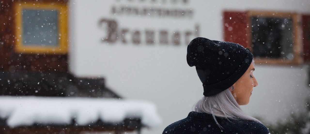 Frau mit Mütze und Norwegerpullover