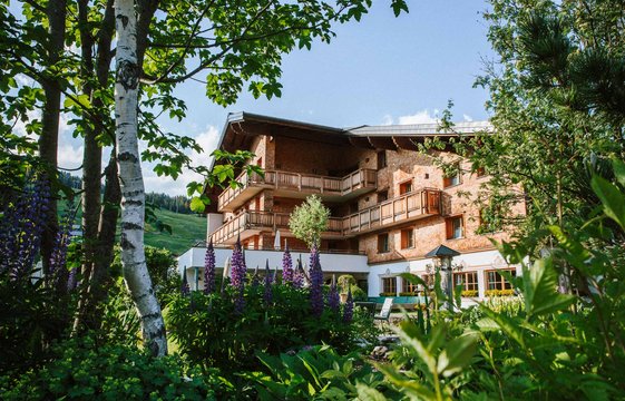 Außenansicht Sommer Außenansicht Hotel Aurora im Grünen