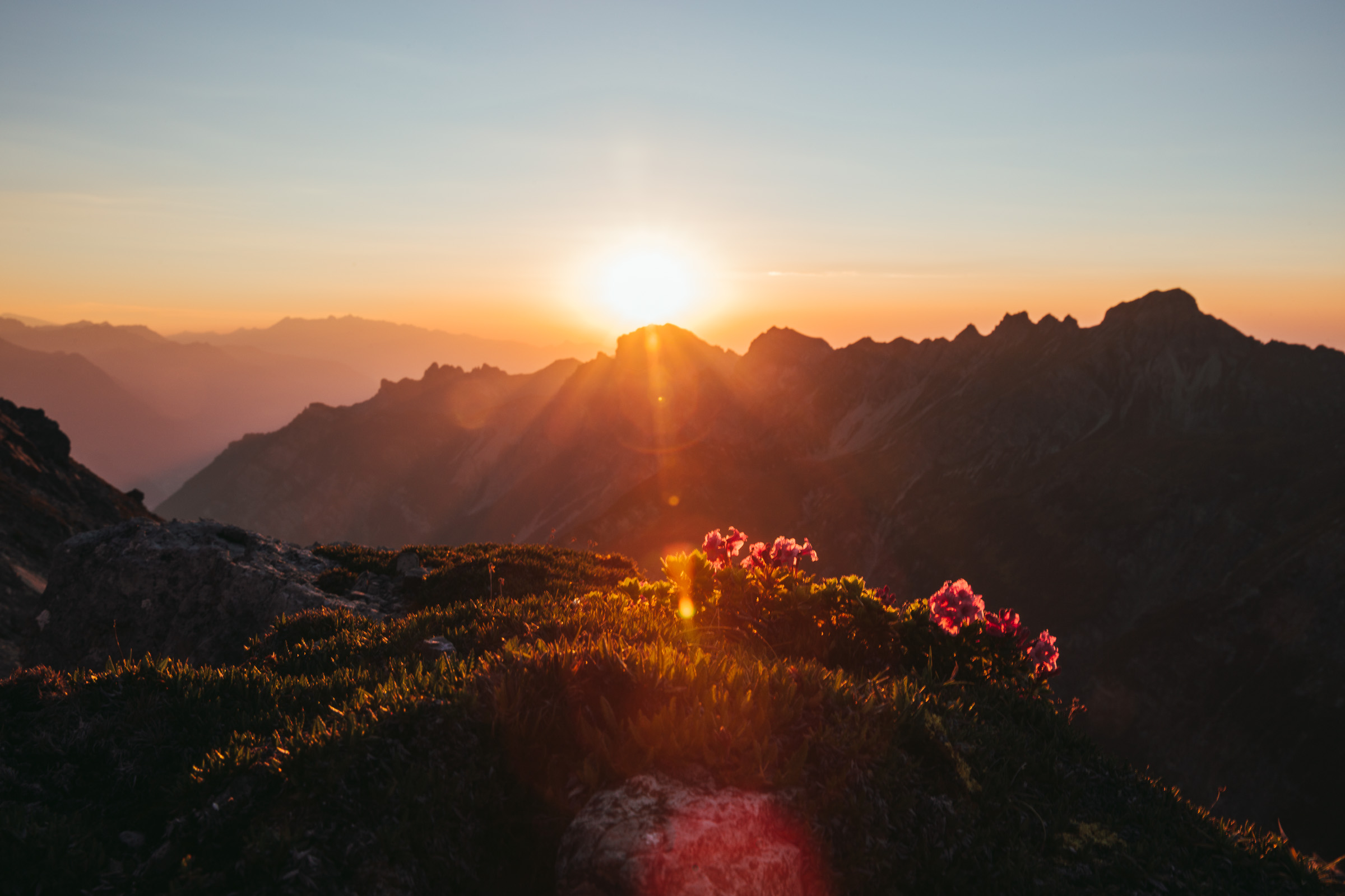 Bergpanorama bei Sonnenaufgang