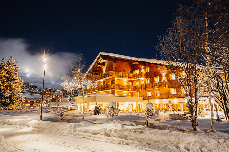 Hotel Aurora Außenaufnahme bei Nacht